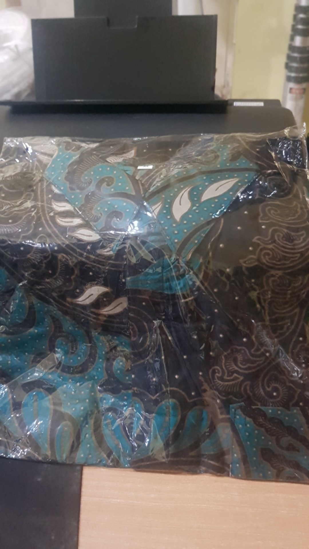 Kemeja Batik Pria Lengan Pendek Kekinian / Seragam Baju Batik Kerja Kondangan Kuliah Pria Modern