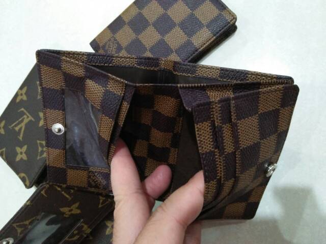 Dompet kartu kancing bunga