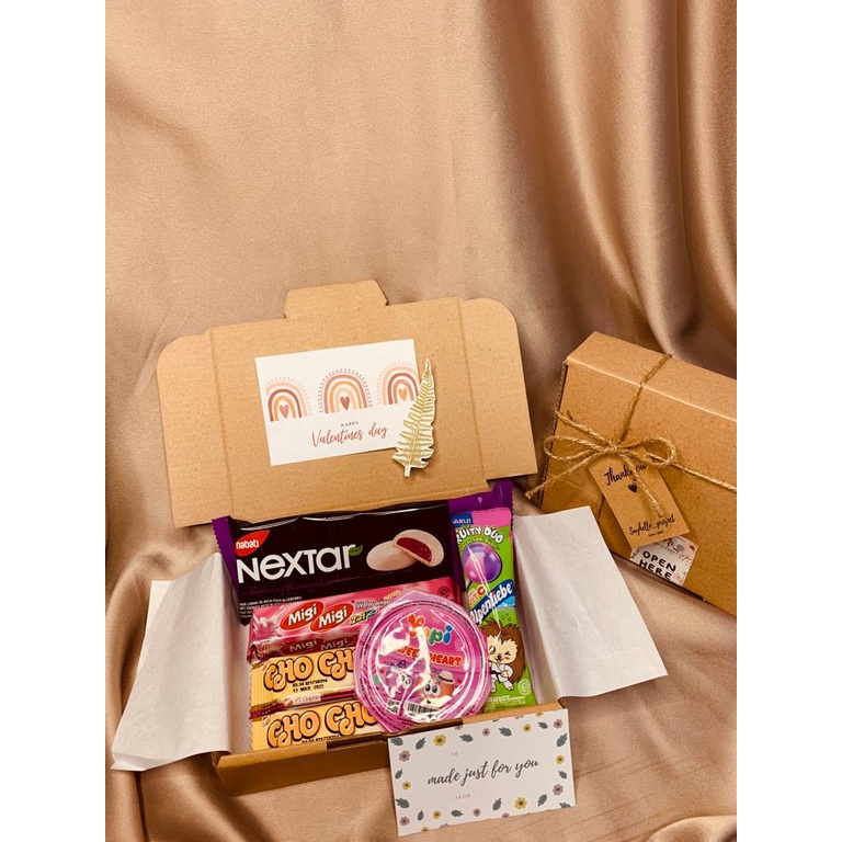 snack box / hampers makanan / hadiah valentine / kado ulang tahun / kado cewe termurah simple