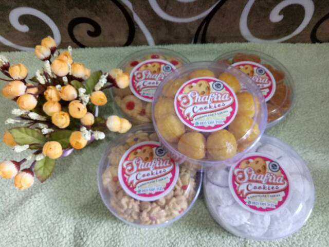 

kue kering/Kuker nastar, putri salju, kacang, kastangel dll