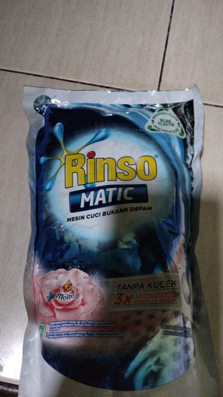 Rinso Matic + Molto Deterjen Cair Untuk Mesin Cuci Bukaan Depan 700ml