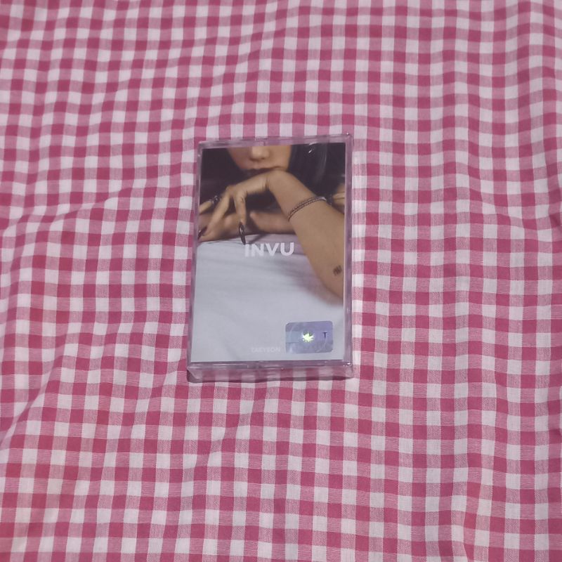 SEALED ; taeyeon invu tape version BOOKED