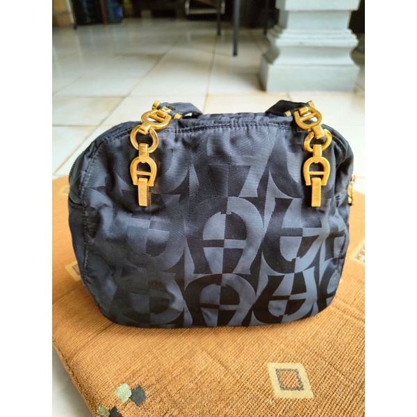 **SOLD** Aigner Shoulder bag original