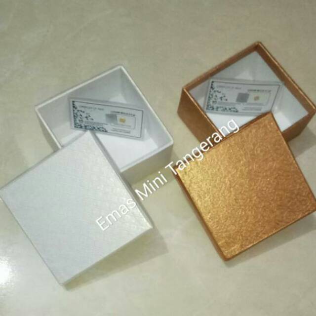 

Box Souvenir + Gratis pita untuk mempercantik KADO.
