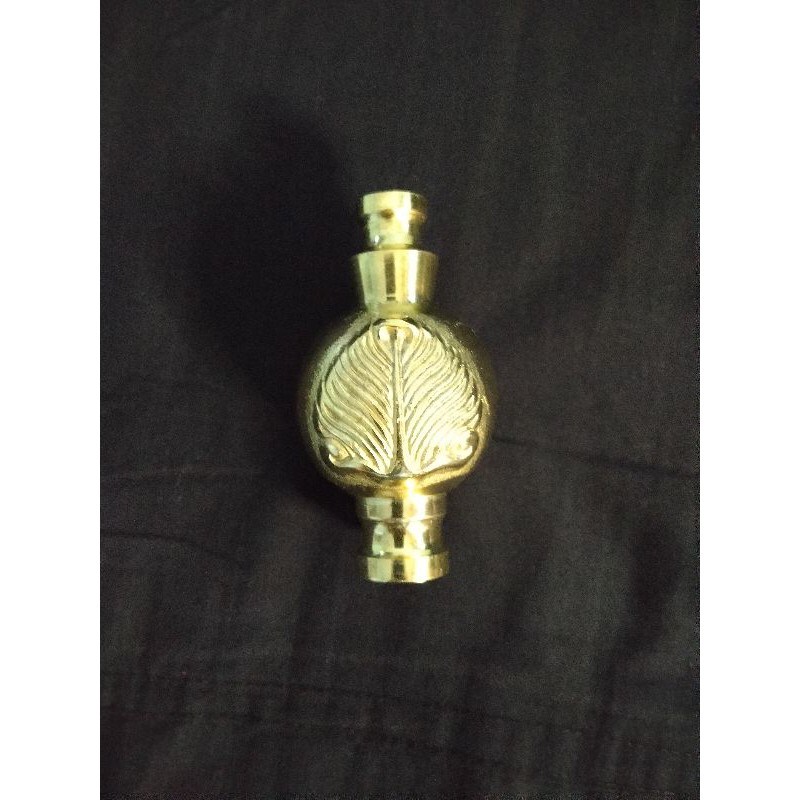 Pion sangkar kotak motif daun warna gold