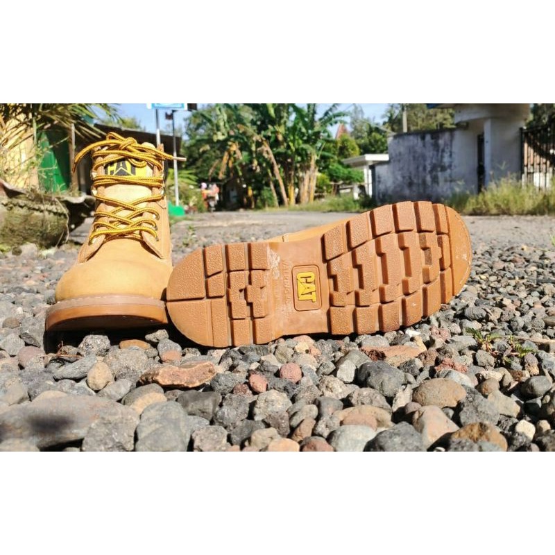 sepatu caterpillar bekas