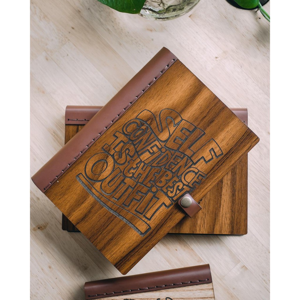 

BUKU KAYU MIX KULIT ASLI SIZE A5 KERTAS BERGARIS CUSTOM DESIGN