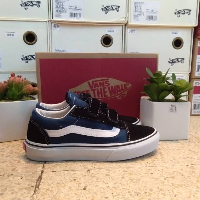 SEPATU ANAK SNEAKERS ANAK VANS OLD SKOOL VELCRO KIDS NAVY WHITE