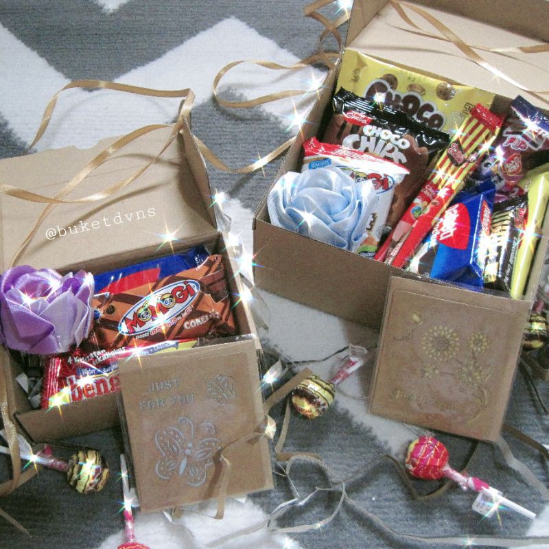 

(@buketbydeva) BOX MAKANAN - SNACK BOX - BOKS MAKANAN - WISUDA/ULANGTAHUN/VALENTINE/DSB