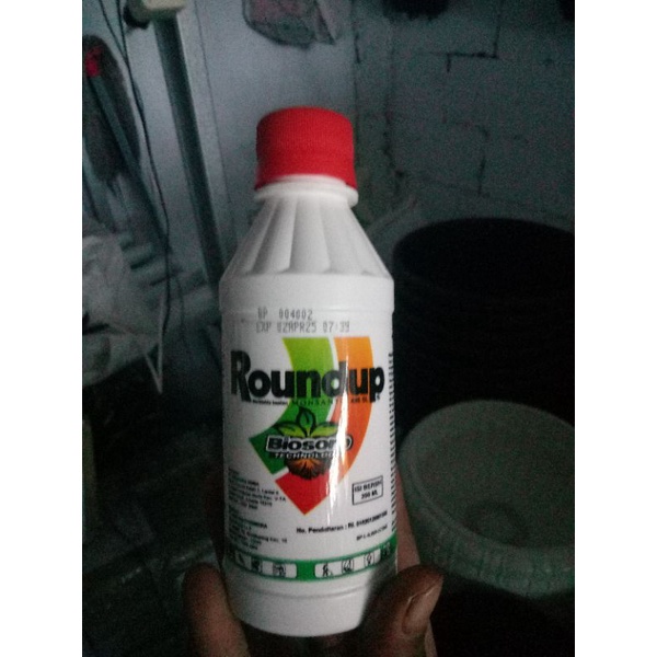 cairan untuk membasmi rumput liar(roundup)