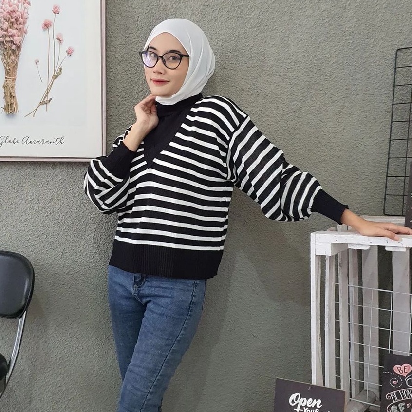 Outwear V mix Loong Neck Blouse Rajut