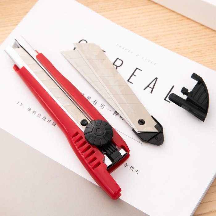 

Bagus Deli Cutter Dengan Pisau Baja Sk5 Sistem Kunci Manual Perkakas E2043 Terbatas