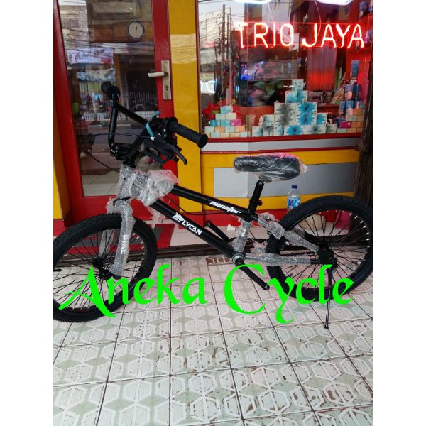 sepeda bmx senator lycan 20