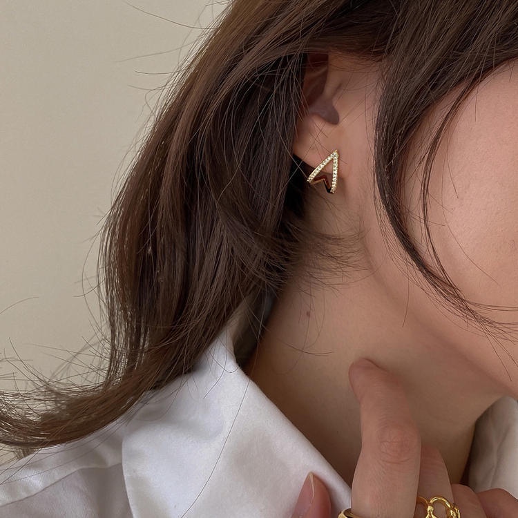 Anting Tusuk Motif Geometri Hias Berlian Imitasi Simple Ala Korea Untuk Wanita