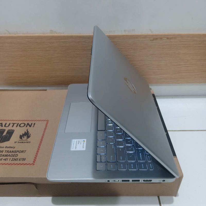 Laptop HP 14s -fq0010AU Amd 3020e Radeon Graphics Ram 4GB SSD 256Gb Keyboard Backlight Layar 14 inc windows 10