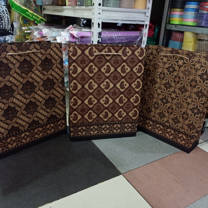 

✨ BISA COD ✨ paper bag xl batik merek kiki isi 10 pcs terlaris