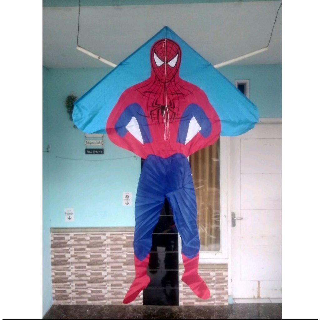 layangan hias spiderman  jumbo / layangan kain jumbo spiderman