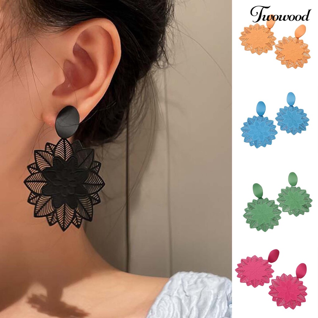 1 Pasang Anting Bentuk Bunga Model Hollow Out Gaya Vintage Untuk Wanita