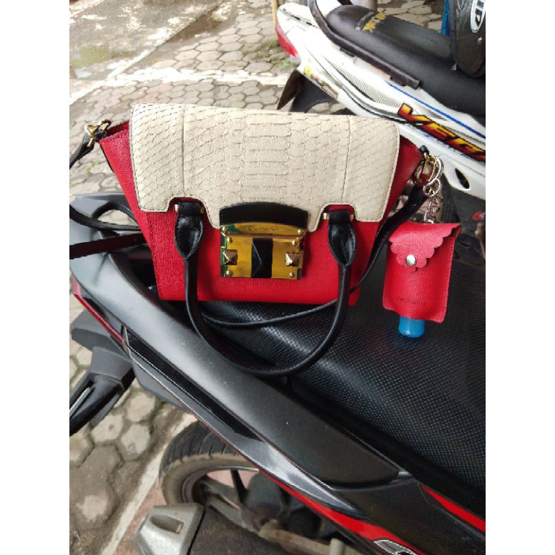 preloved donini giana merah putih like new murce hanya  tas no bag camp yh