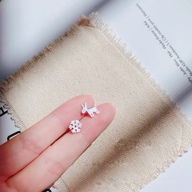 We Flower Anting Stud Desain Mahkota Hati Bunga Bahan S925 Silver Gaya Korea Untuk Wanita