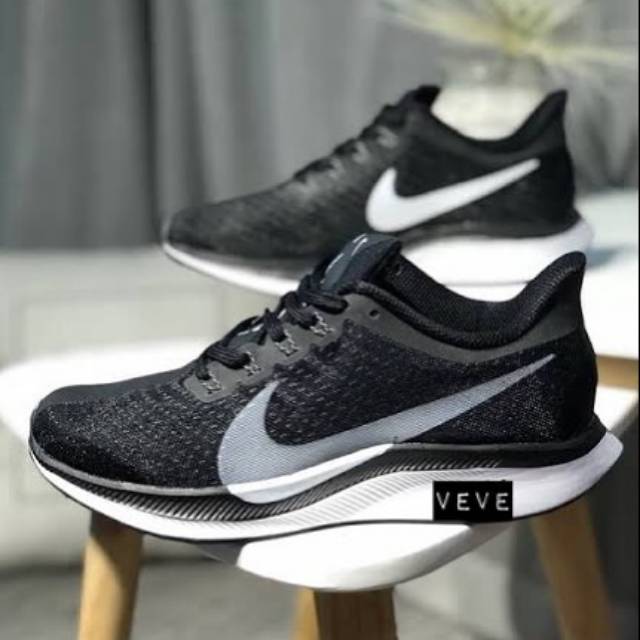 pegasus 35 black white