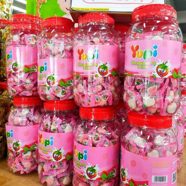 

YUPI STRAWBERRY KISS JAR 300 gram