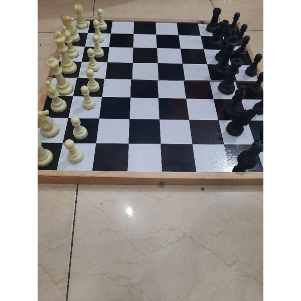 Papan Catur Kayu Buah / Bidak / Biji Plastik dengan Pemberat Timah Ukuran Jumbo 50 x 50 cm