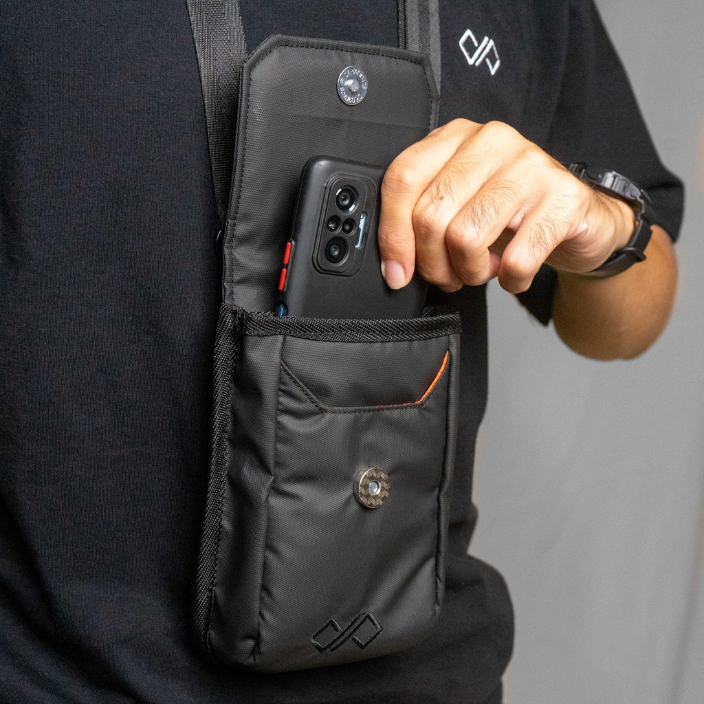 Infinit | Slingphone | tas hp pria hitam (iphone, samsung, android) smartphone multifungsi anti air