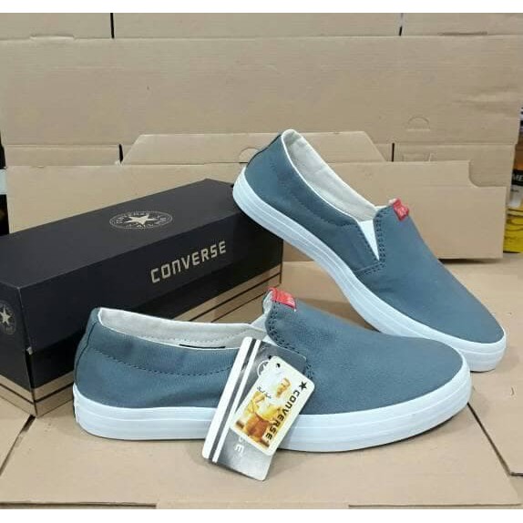 Sepatu Converse slip on