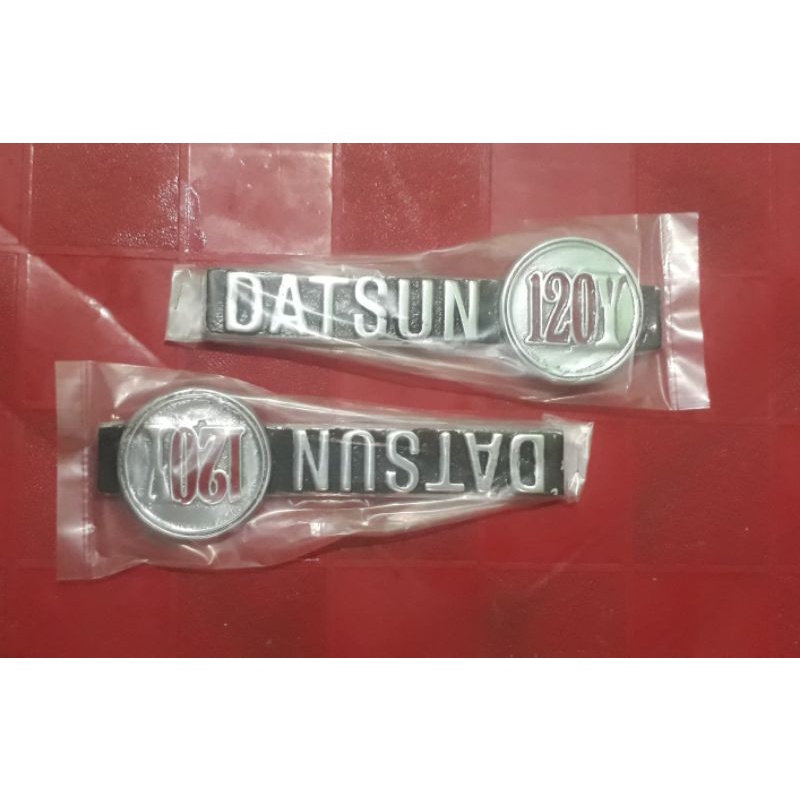 Emblem samping DATSUN 120Y