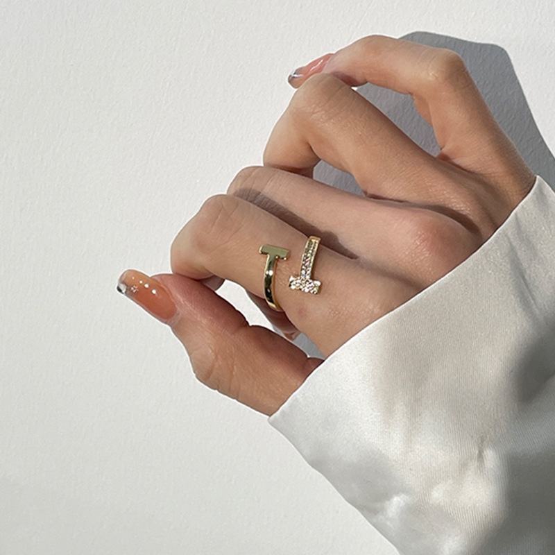 Cincin Bentuk T Bahan Alloy Aksen Berlian Imitasi Untuk Wanita