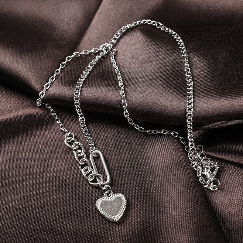 1pc Kalung Choker Bentuk Hati Warna Silver Bahan Metal Gaya Punk Minimalis