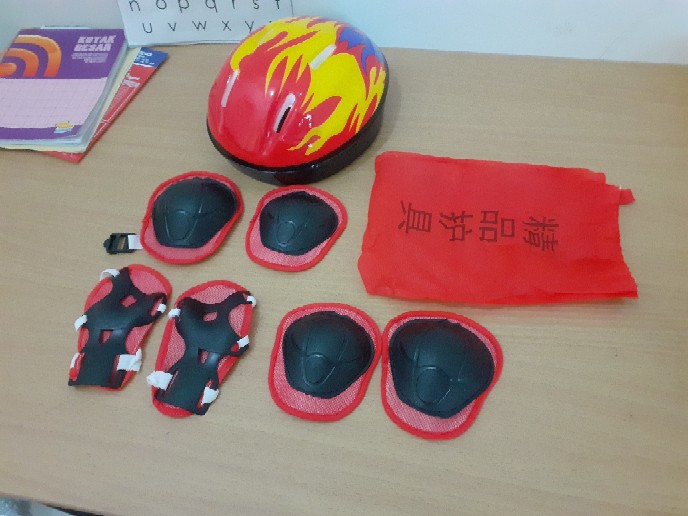 Helm  Deker Pelindung  Siku Lutut  Anak  untuk Skate Sepeda    Helm  Deker Pelindung  Siku Lutut  Anak  untuk Skate Sepeda