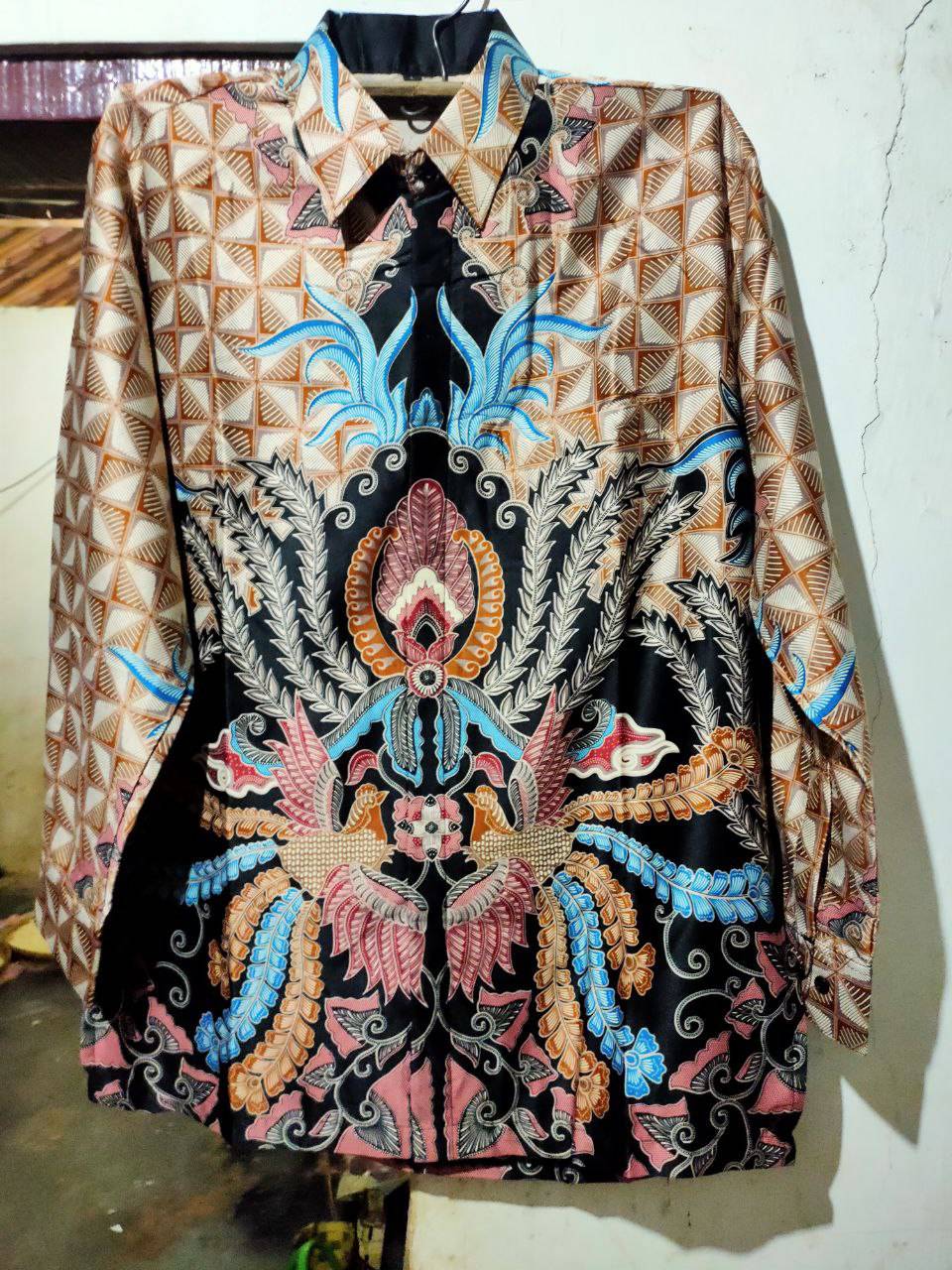 Kemeja Batik Pria Semi Sutra Shyntetic Yang Exclusive Puring Istimewa Pundak Pakai Busa