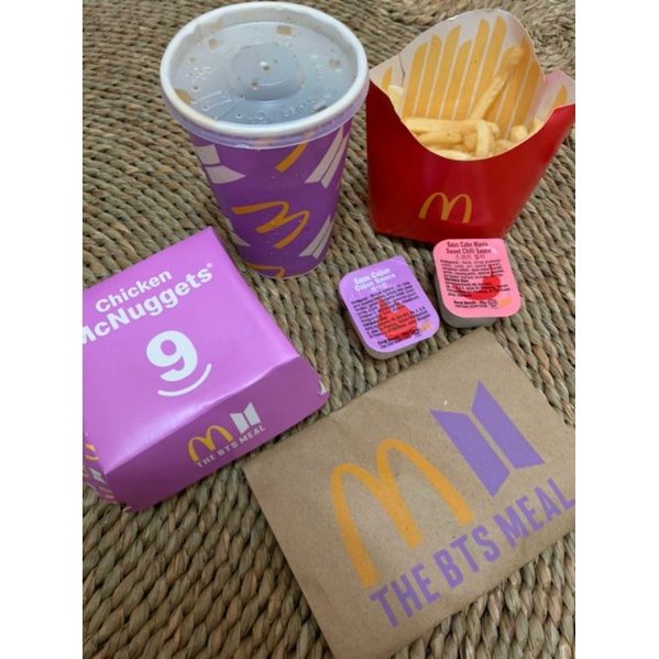 

Kemasan McDonald ARMY BTS Meals Saos Cajun Hot Sweet