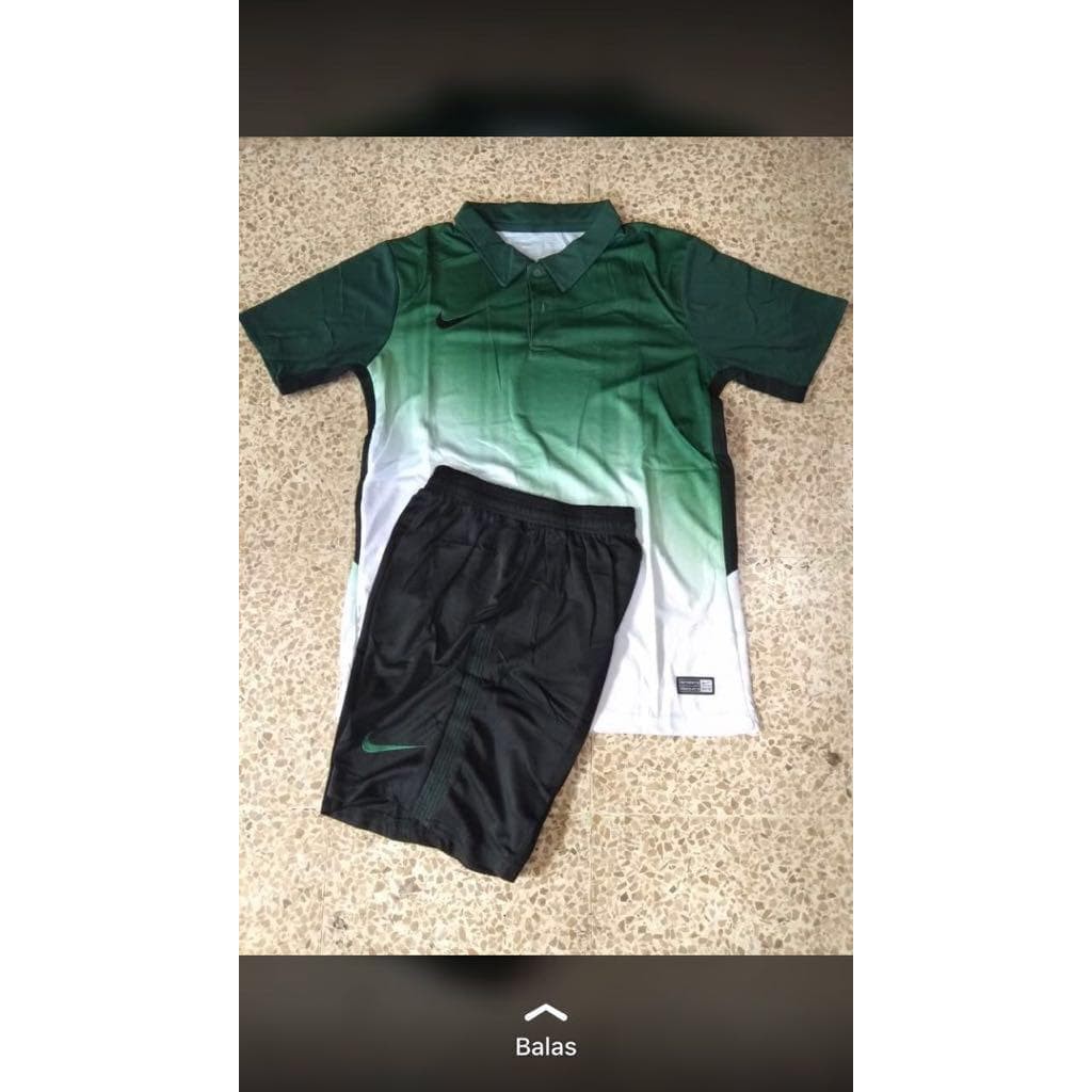 PAKAIAN OLAHRAGA BAJU BOLA BAJU FUTSAL / BAJU BOLA NIKE GRADASI KERAH HIJAU IMPORT GRADE ORI