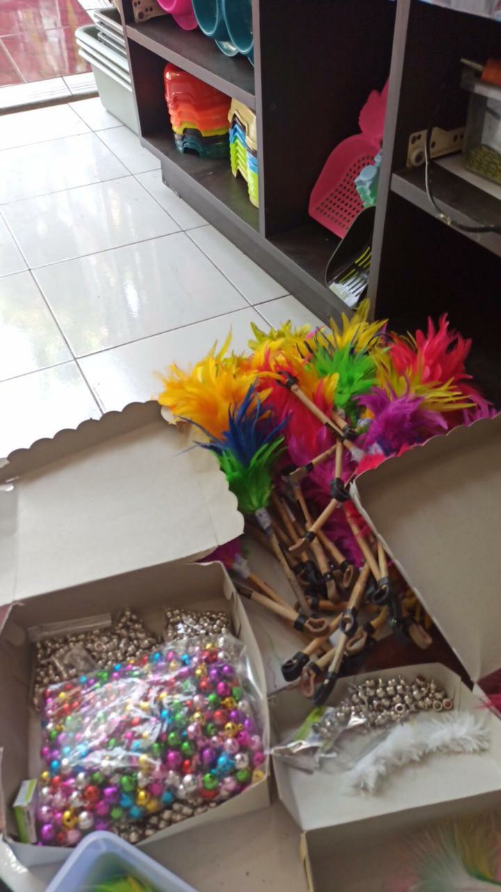 Kemoceng Bulu Ayam Warna Warni Murah - Kemoceng Sulak Murah Kerajinan Tangan Rumah Tangga