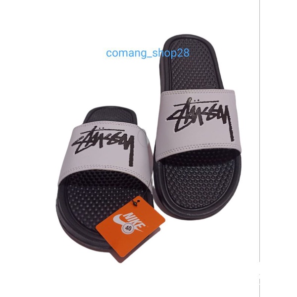 Sandal Sendal Slop Selop Slip On Slide Pria Wanita Cowok Cewek Laki Laki Casual Kekinian Murah NK Stussy Hitam Putih