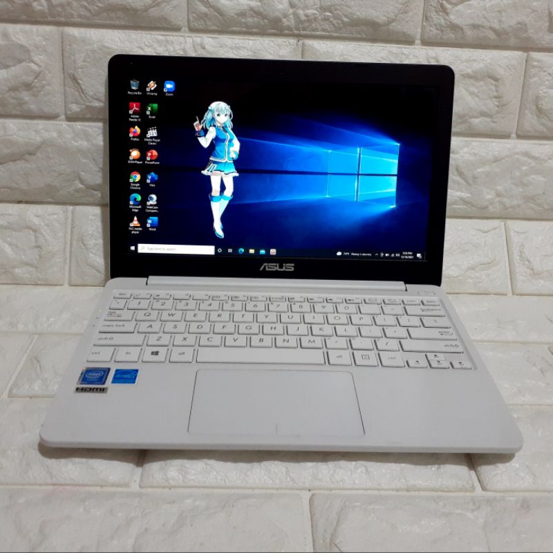 Notebook Asus E203NAH N3350 Ram 2gb  Ssd 256gb Mulus