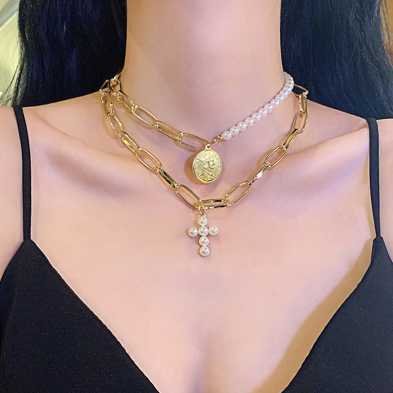 YEEZII Kalung Rantai Multilayer Liontin Salib Aksen Mutiara Warna Emas Gaya Retro Untuk Wanita