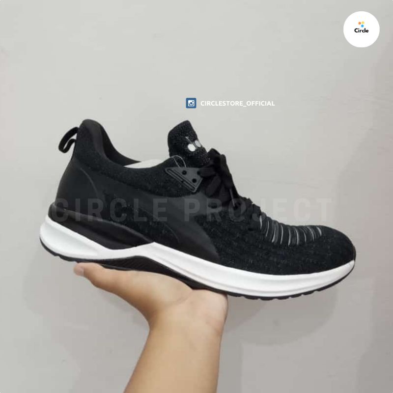 Diadora Allesia Black White/SepatuLari/Sepatu Running/Sepatu Import/Sepatu Murah