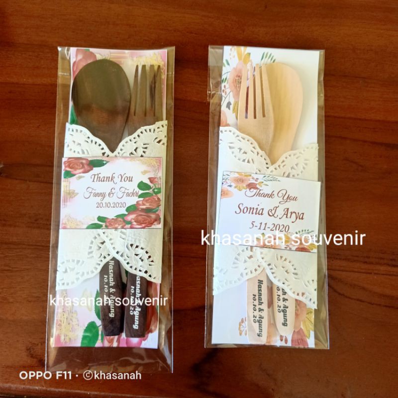 souvenir sendok garpu kayu sablon kemas doly paper