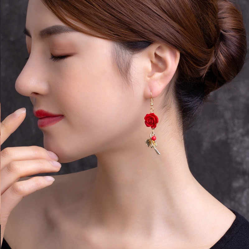 Anting Tusuk Gantung Desain Bunga Mawar Merah Hias Berlian Imitasi Vintage Untuk Wanita