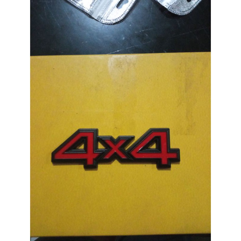 logo emblem 4x4 merah list hitam
