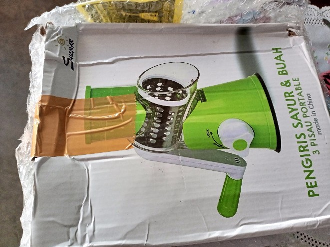 Shenar Alat Pengiris Bumbu Sayur & Buah Penggiling Manual (multi Shreder) Alat Dapur Praktis 3warna