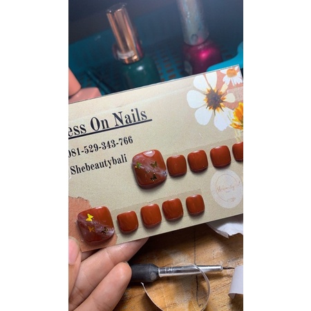 press on nails kaki