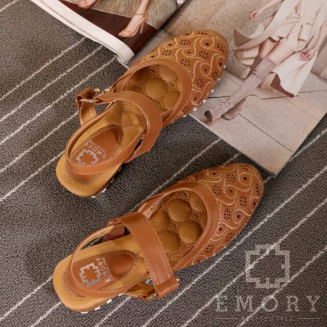 SEPATU EMORY