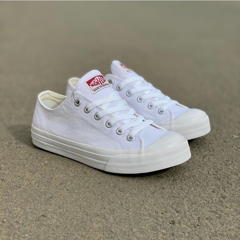 Sepatu Vantela Basic White Original 100% Sepatu ventella original