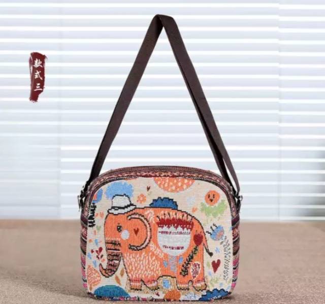 Tas selempang oval karakter owl dan elephant