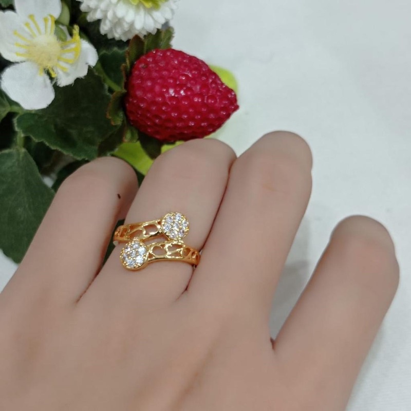 cincin motif wanita bola dua